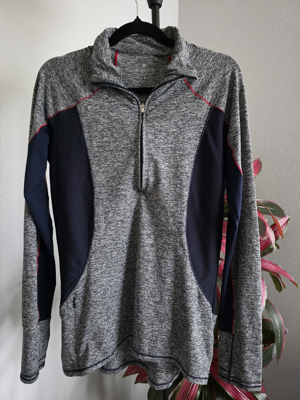 Athleta Running Wild Half Zip Pullover Gray Blue Red S - Picture 2 of 7